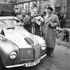 Říjen 1947: zleva doprava René, Anna a Frank Elstnerovi