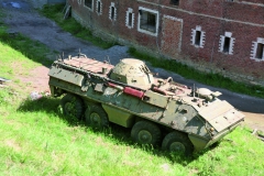 Obrněný transportér OT 64 Skot – společný československo-polský projekt, v jehož konstrukci se objevily celky z automobilek Tatra a Praga.