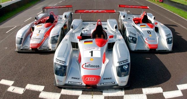 Pod křídla Audi Sport GmbH patří také závodní aktivity. Zde trojice vozů Audi R8 – vítězové závodu 24 hodin Le Mans v letech 2000, 2001 a 2002